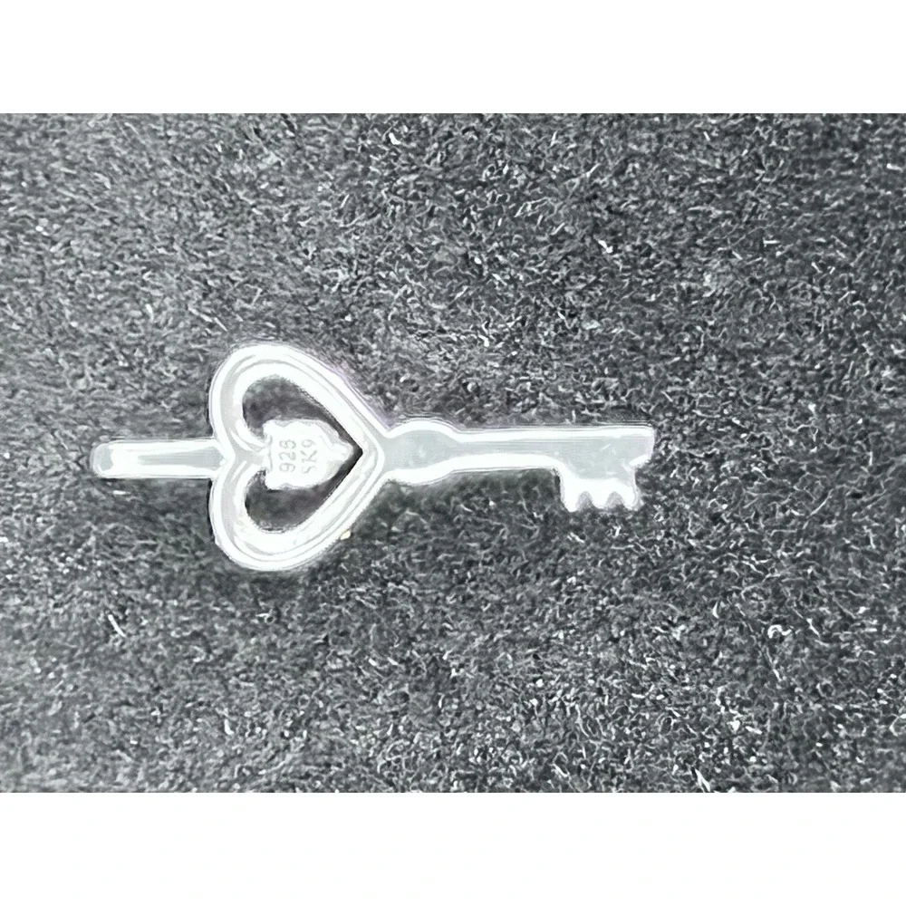 NEW KEY PENDENT WITH NATURAL DIAMOND.‎ 1